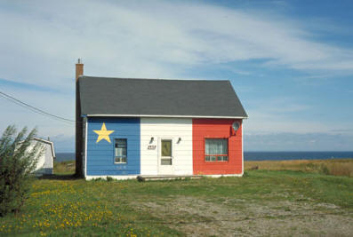 Maison acadienne aux couleurs de l'Acadie