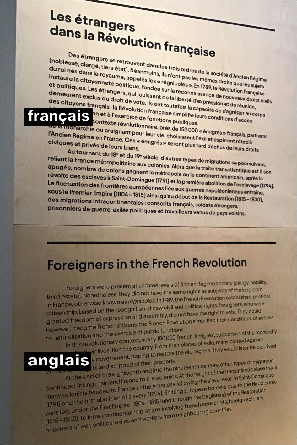 Affichage bilingue illégal au Musée de l'Histoire de l'Immigration à Paris, août 2023