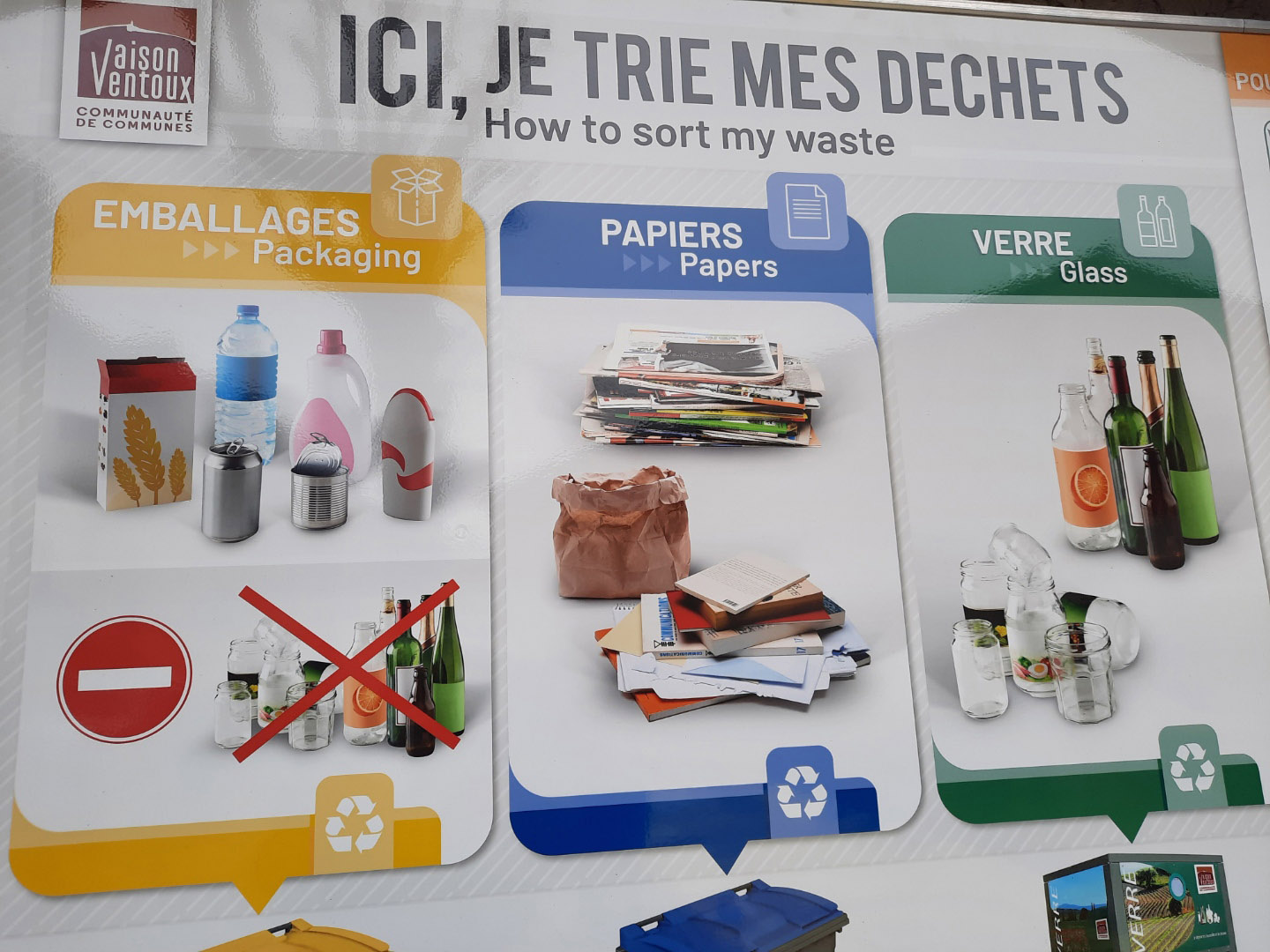 Affichage du tri sélectif illégal à la Communauté de communes de Vaison-Ventoux