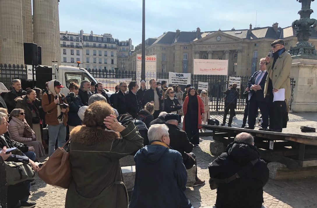 Albert Salon avec Jacques Myard au rassemblement au Panthéon pour la langue française le 20 mars 2022