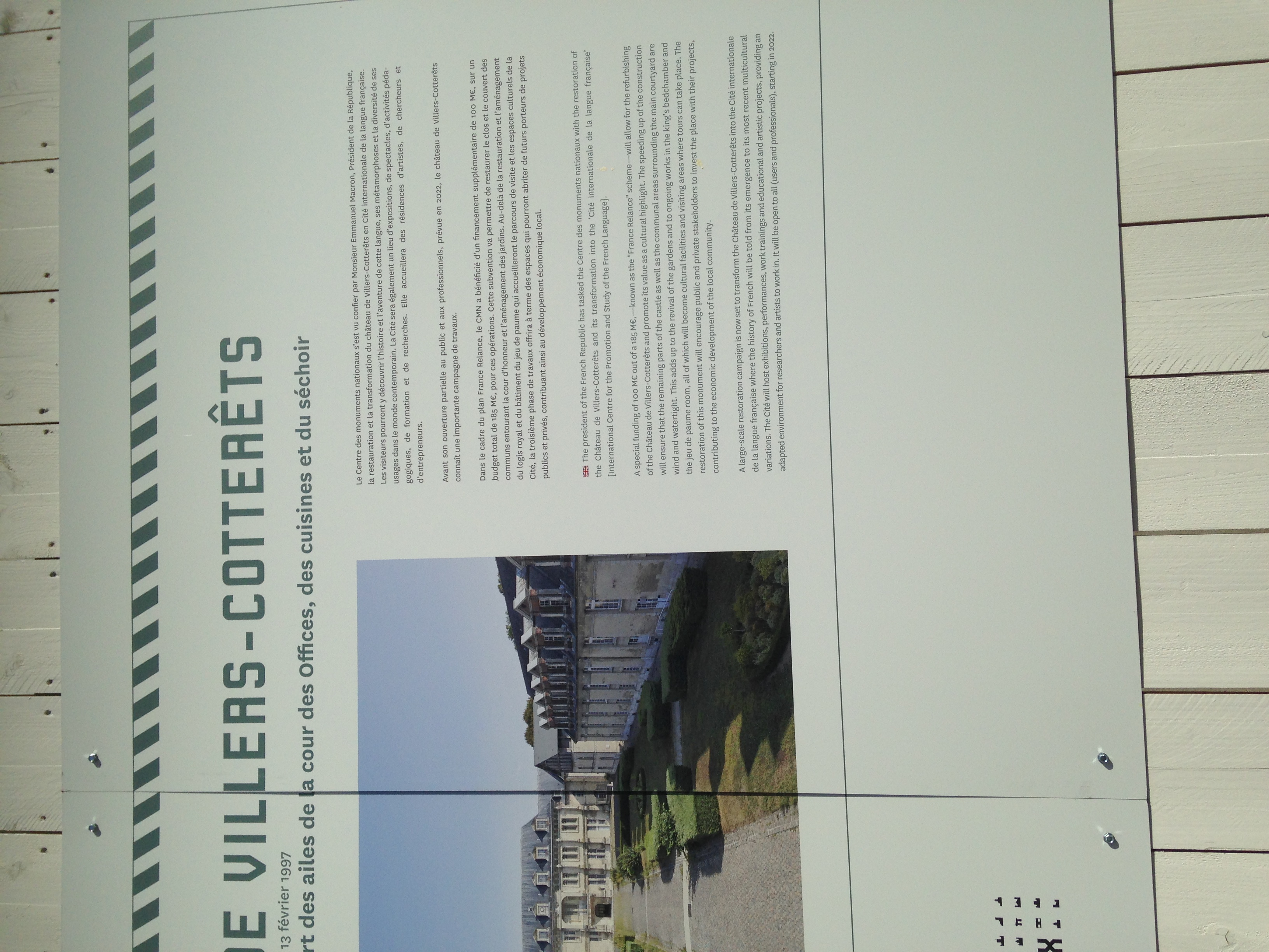 Bilinguisme illégal à Villers-Cotterêts, future Cité de la Francophonie