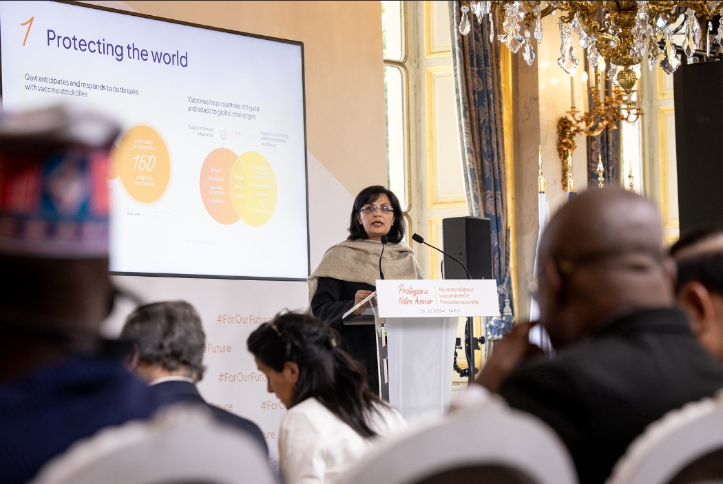 Au Forum mondial pour la souveraineté et l'innovation vaccinales, les vues projetees sont en anglais