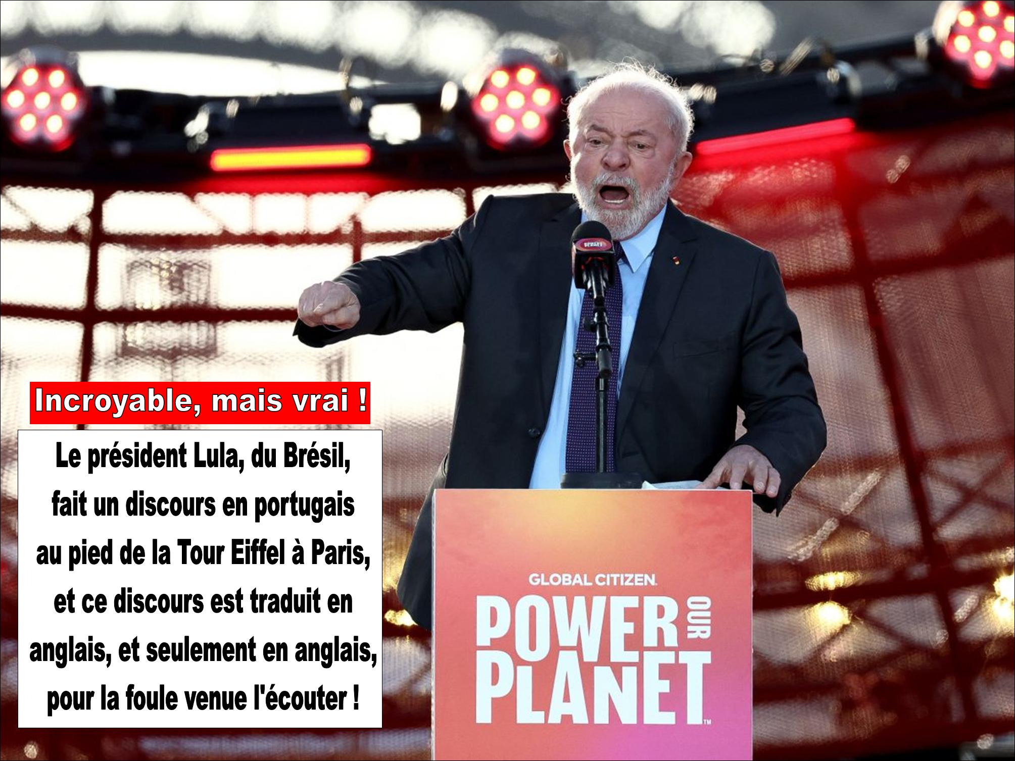 Lula, le pr�sident du Br�sil, au pied de la Tour Eiffel