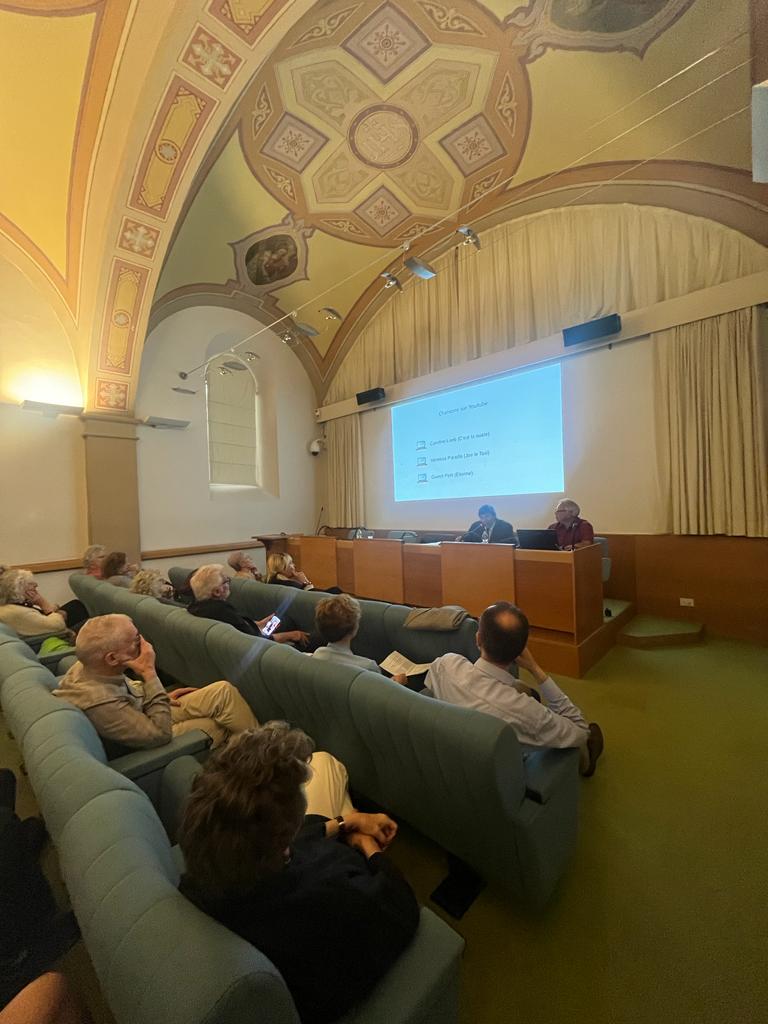 Maître Jean-Claude Amboise dans une conférence sur la chanson en français à la Vallée d'Aoste en Italie