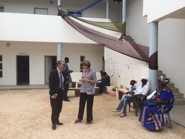 Pouria Amirshahi au centre culturel Les-Echos-du-Sahel en Mauritanie